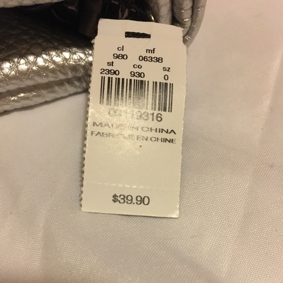 *NWT* Fold over convertable clutch from Express! - Picture 4 of 8